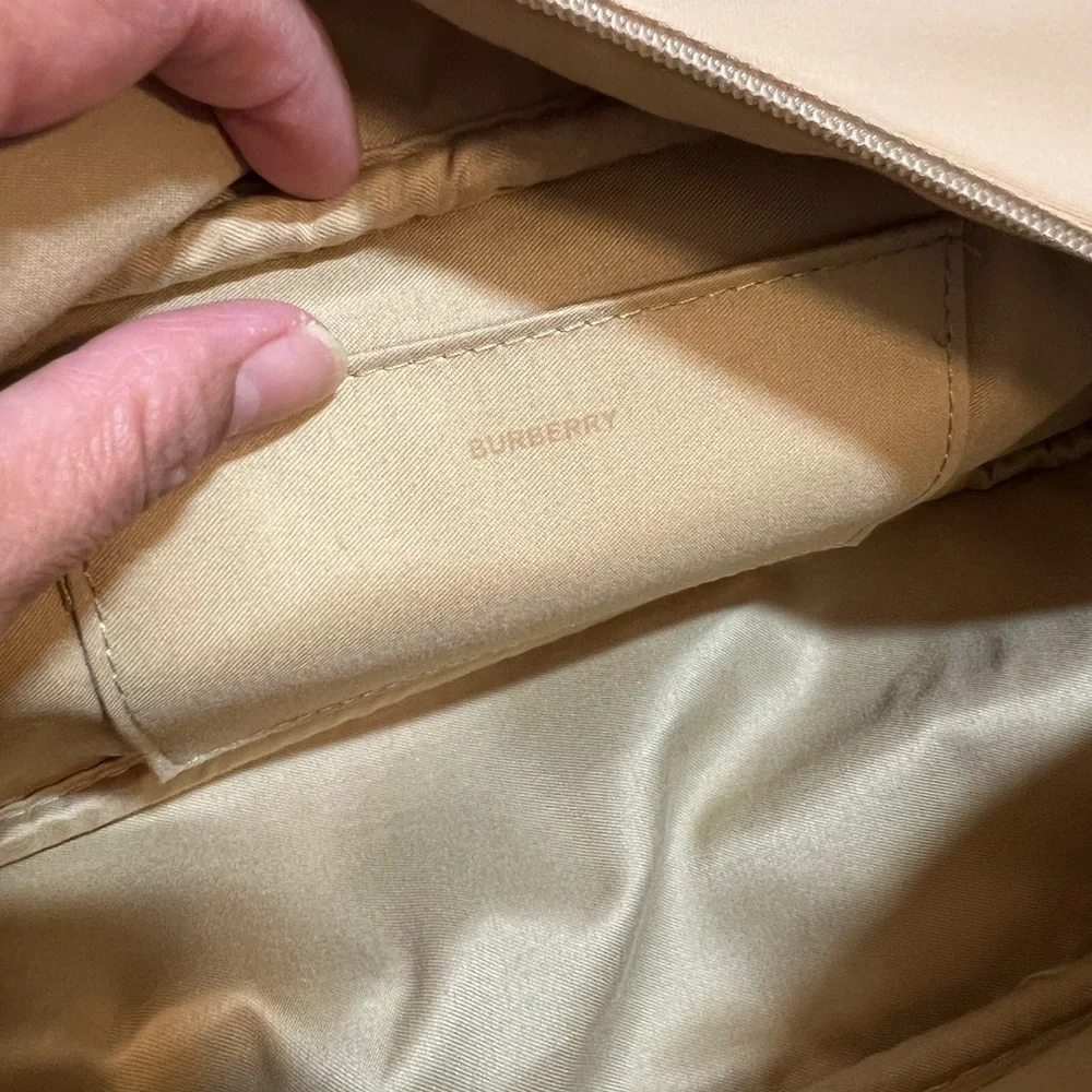 Burberry Hero Tan Toiletry Bag - Authentic COA Included - Picture 7 of 17